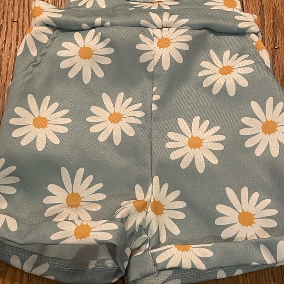 NWOT Daisy Print Shortalls/Overall Romper Girls 2-3 Years Blue - Picture 2 of 5